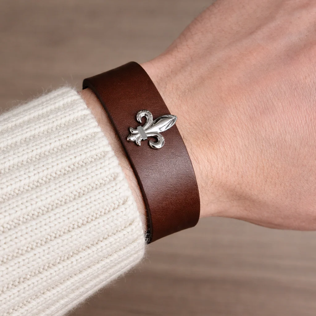 Le bracelet en cuir – Fleur de Lys